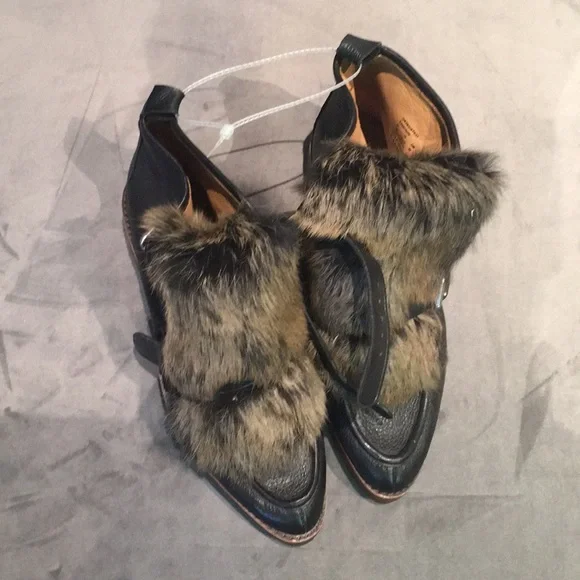 Coach Stylish Black and Brown Fur-Trimmed Women's Shoes - Picture 1 of 7